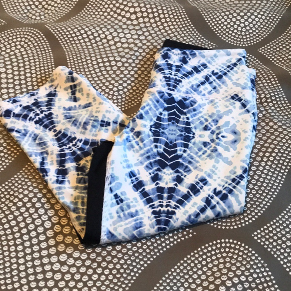 Victoria’s Secret sport crop pants.  Size small .